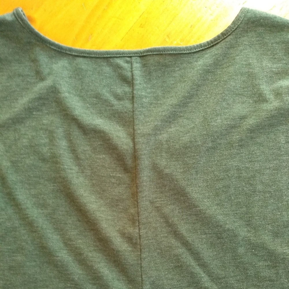 Ladies top - Picture 3 of 5
